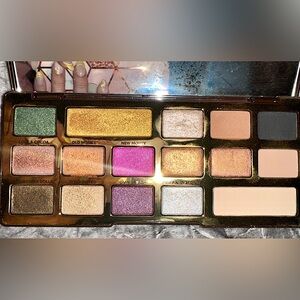 Two faced chocolate gold palette.